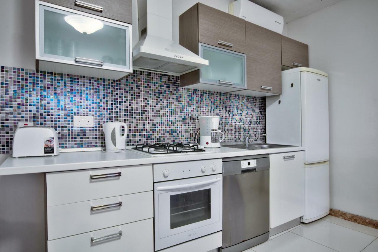 Spinola Court - Stunning Seaview Apartment & Penthouse On Spinola Bay By Shortletsmalta Saint Julian's Bagian luar foto