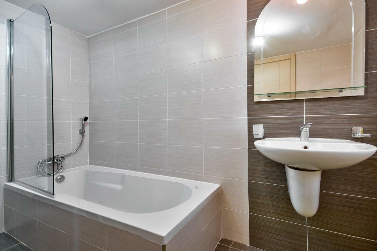 Spinola Court - Stunning Seaview Apartment & Penthouse On Spinola Bay By Shortletsmalta Saint Julian's Bagian luar foto