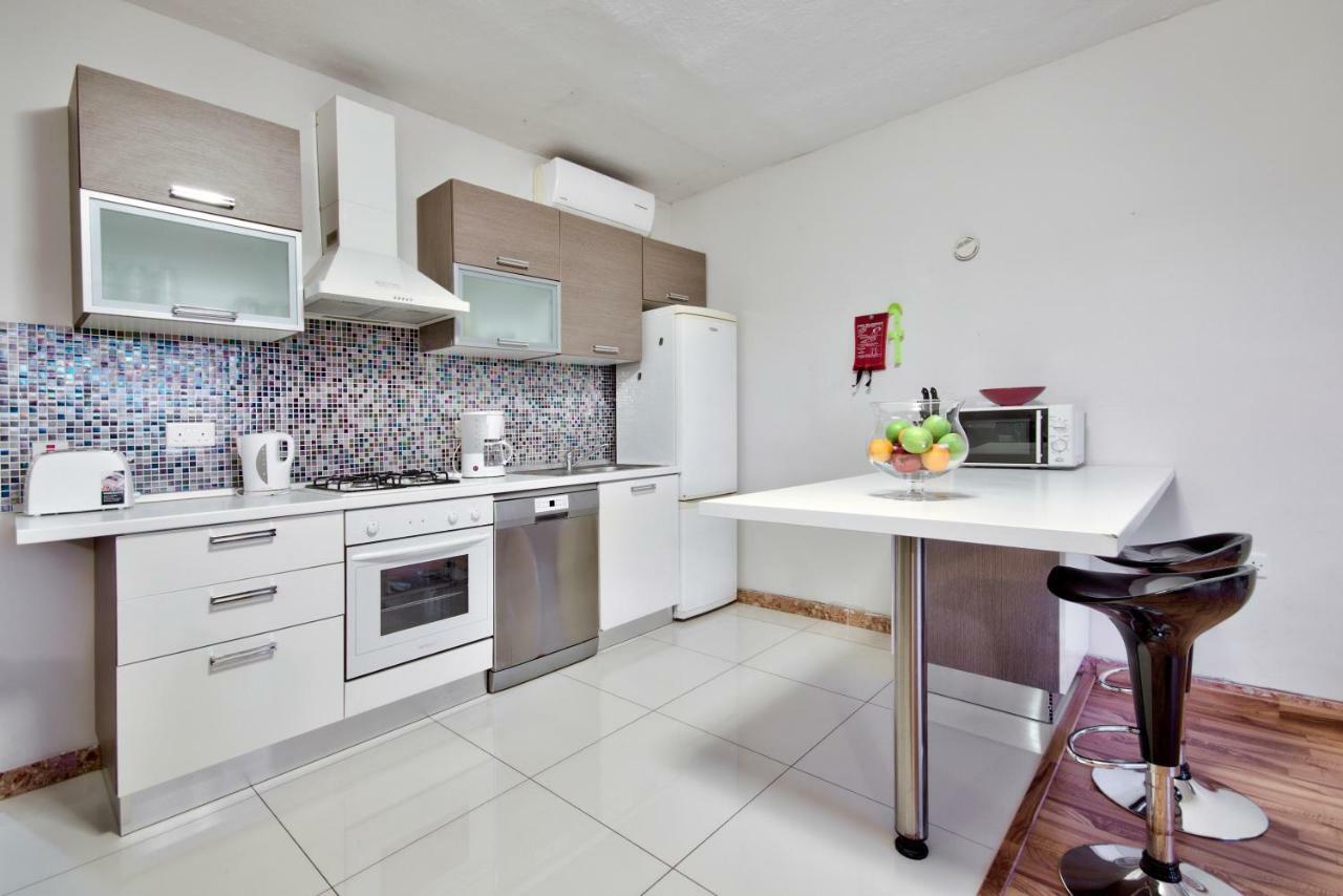 Spinola Court - Stunning Seaview Apartment & Penthouse On Spinola Bay By Shortletsmalta Saint Julian's Bagian luar foto